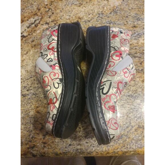 Women's Klogs LOVE Hearts Patent Leather 8M Nurse work CUTE AND COMFY clogs shoe - Picture 7 of 12